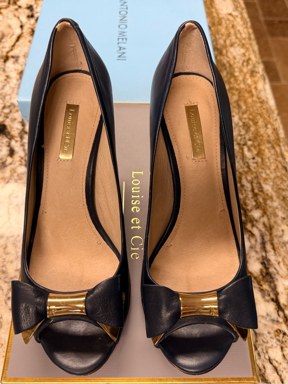 Louise et Cie Deep Navy with Gold Bow Accent Women’s Size 7.5 Peep Toe Heels